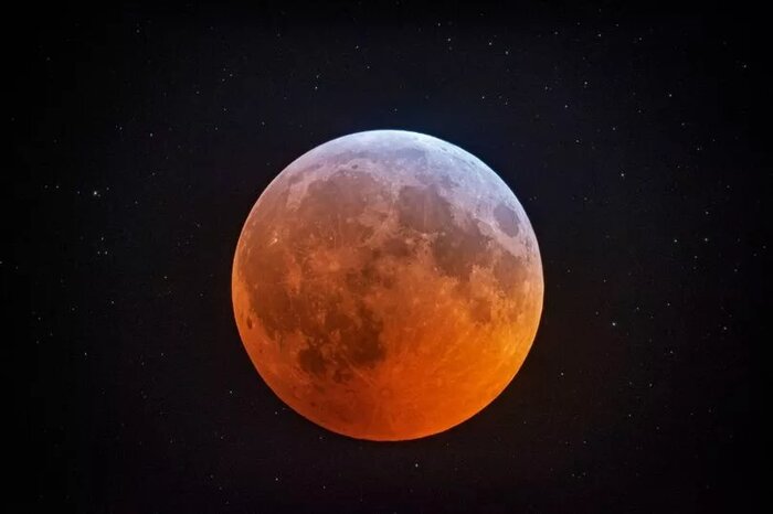 ماه توت‌فرنگی؛ آخرین ماه کامل بهار