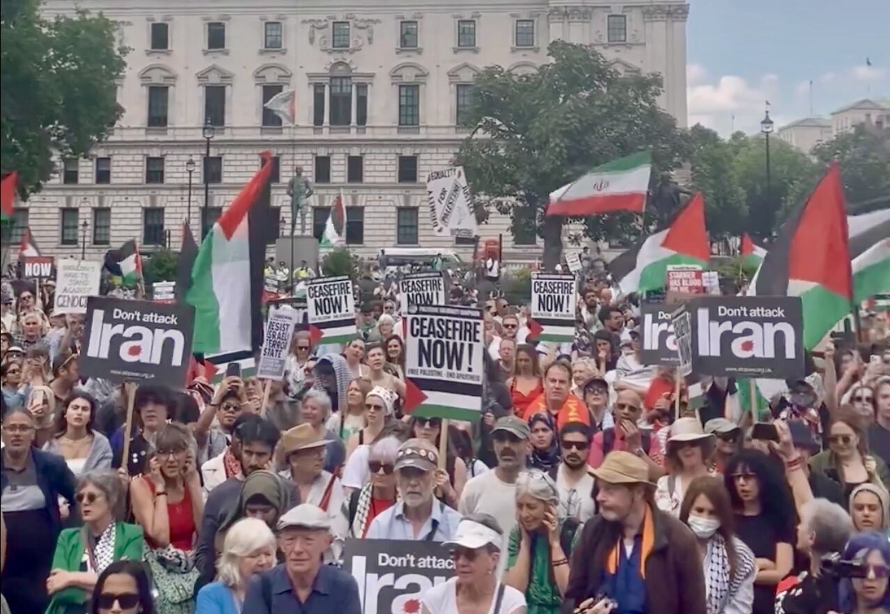 Manifestantes en Londres condenan ataques israelíes contra Irán: Israel es un régimen terrorista 